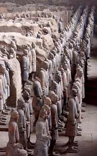 Picture 1 of Tan Thuy Hoang's terracotta army made from 2 places