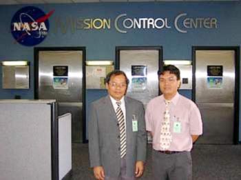 Picture 2 of Tell stories to visit NASA