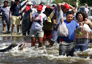 Picture 1 of Tens of thousands of Mexicans are trapped in floodwaters