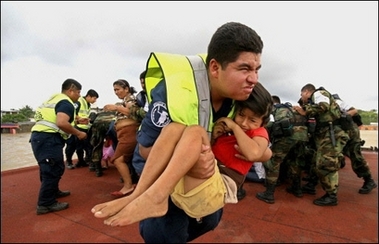 Picture 8 of Tens of thousands of Mexicans are trapped in floodwaters