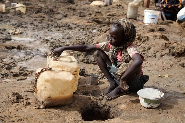 Picture 11 of Terrifying images of the situation of depleting clean water all over the world