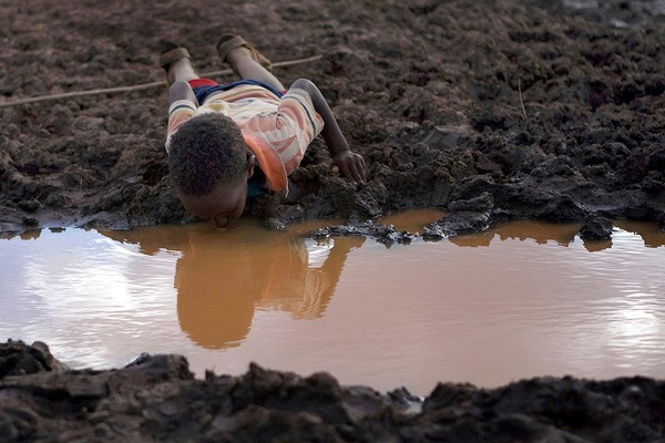 Picture 12 of Terrifying images of the situation of depleting clean water all over the world