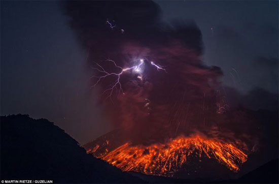 Picture 3 of Terrifying spectacle when lightning hit ... volcano