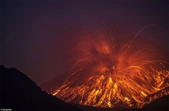 Picture 6 of Terrifying spectacle when lightning hit ... volcano