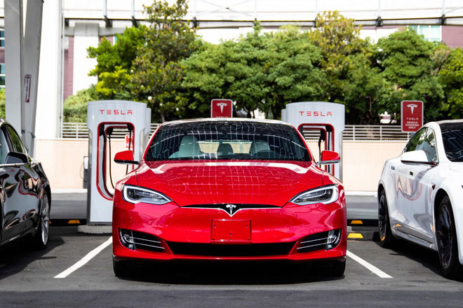 Picture 1 of Tesla is about to launch electric vehicle battery technology that will operate 1,609,344 km before breaking down