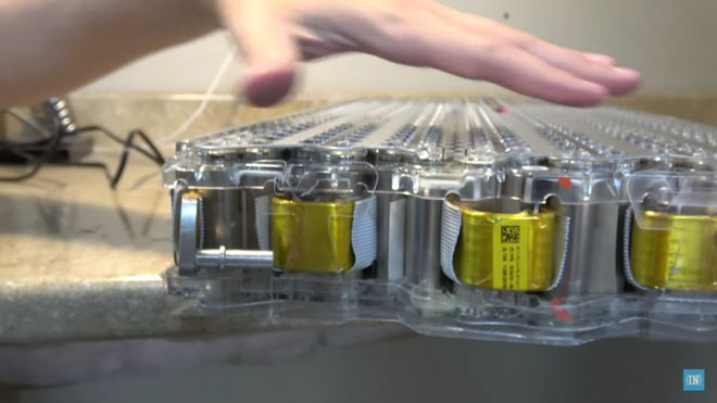 Picture 4 of Tesla is about to launch electric vehicle battery technology that will operate 1,609,344 km before breaking down