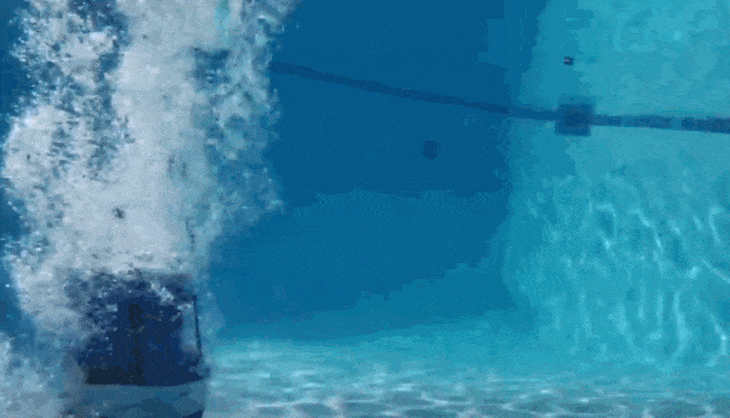 Picture 1 of Testing dropping a liquid nitrogen tank into water: What happened next surprised everyone!