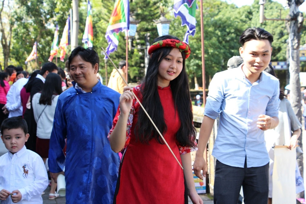 Picture 10 of Tet holiday game in the ancient Nguyen court