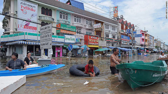 Picture 4 of Thailand: 100 wild crocodiles in the flood