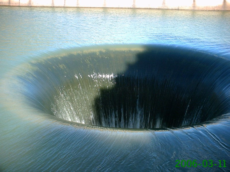 Picture 3 of The 10 weirdest big holes in the world