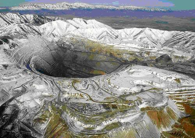 Picture 4 of The 10 weirdest big holes in the world