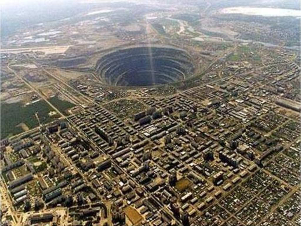 Picture 6 of The 10 weirdest big holes in the world