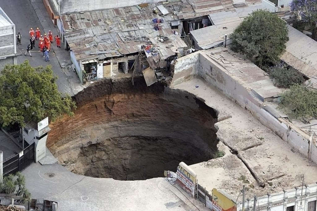 Picture 8 of The 10 weirdest big holes in the world