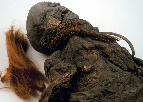 Picture 6 of The 10 weirdest burial procedures in the world