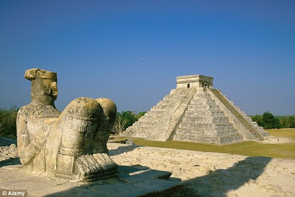Picture 4 of The 1,000-year-old giant sacred hole lies under the Mayan temple