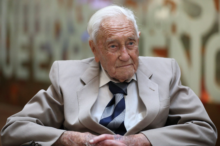 Picture 3 of The 104-year-old doctor has