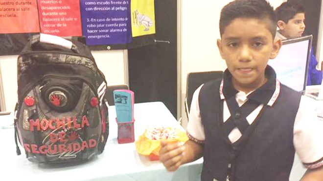 Picture 1 of The 11-year-old student invented a bulletproof backpack