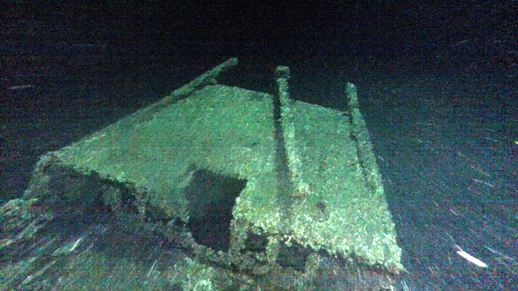Picture 1 of The 15m wreck intact after 150 years of the lake bottom of America