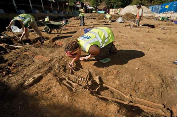 Picture 2 of The 200-year-old stone uterus weighs 3kg in England