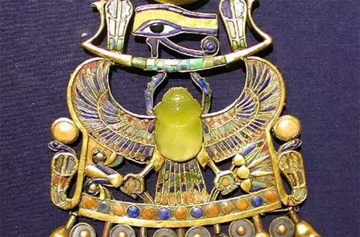 Picture 1 of The 29 million-year-old stone on the necklace of pharaoh Tutankhamun