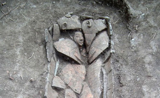 Picture 1 of The 3300-year-old coffin carved his face