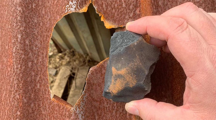 Picture 1 of The 4.6-billion-year-old meteorite fell on the dog stall