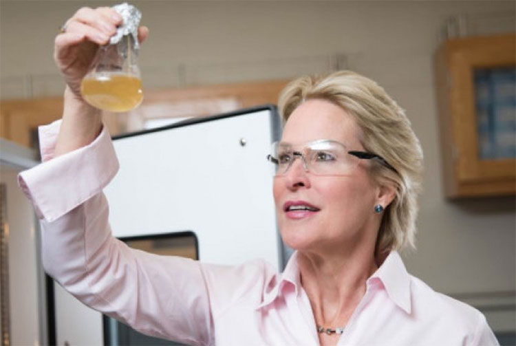 Picture 1 of The 5th woman to win the Nobel Prize in History in history