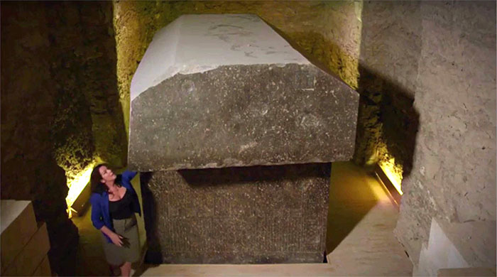 Picture 1 of The 90-ton coffin contained the male mummy