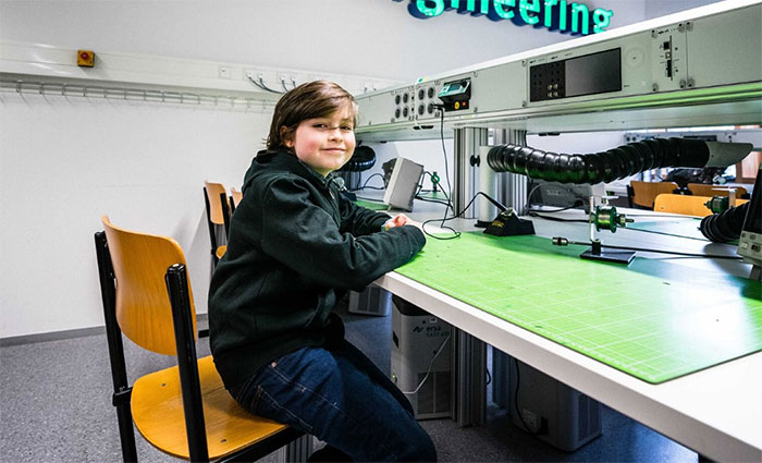Picture 3 of The 9-year-old boy set a record as the youngest person in the world to graduate from college
