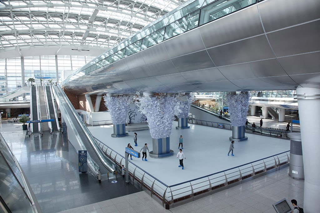 Picture 3 of The airport makes guests postpone the trip also happy