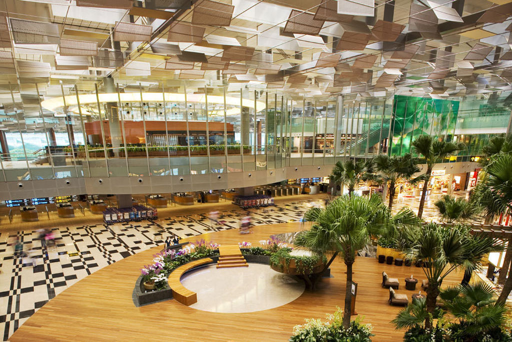Picture 4 of The airport makes guests postpone the trip also happy