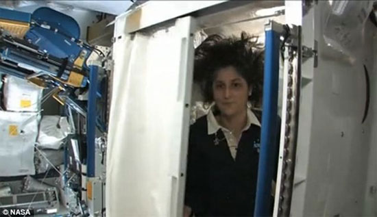 Picture 2 of The American astronaut has been faced with 'floating disaster'