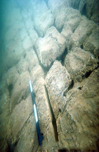 Picture 4 of The ancient 'city' mystery at the bottom of the lake no one knows for thousands of years