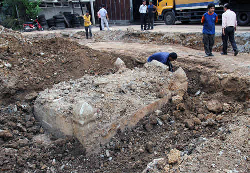 Picture 1 of The ancient tomb of Quan stood at the top of Cho Lon when it was built in Saigon