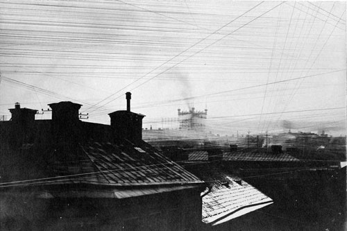 Picture 2 of The ancient tower in the heart of the city hung over 5,500 telephone wires