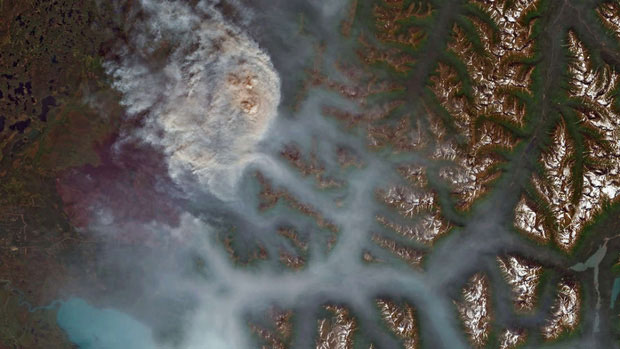 Picture 1 of The Arctic is burning very strongly and the fire is so big that it can be seen from outer space