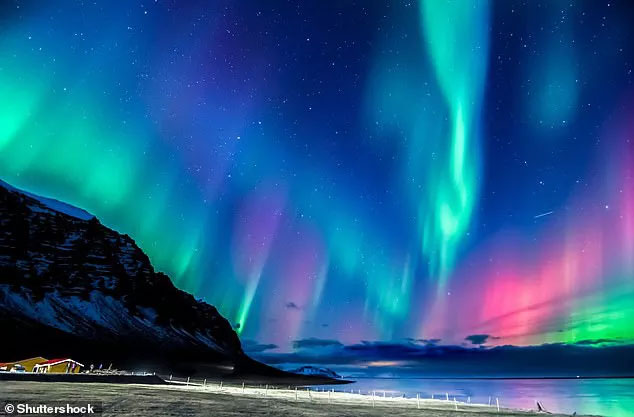 The Arctic is rapidly moving from Canada to Russia, the Earth is about to reverse? images 3
