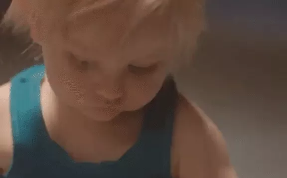 Picture 1 of The baby alone played with snakes and the scientific solution behind it