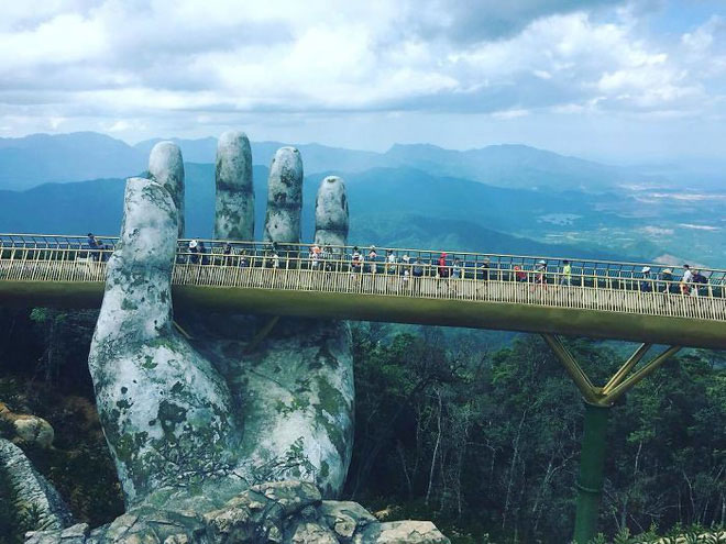 Picture 5 of The beam of Cau Vang image of Da Nang is mesmerizing for tourists