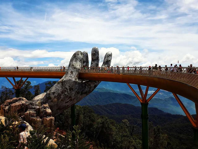 Picture 7 of The beam of Cau Vang image of Da Nang is mesmerizing for tourists