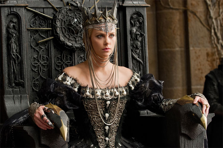 Picture 1 of The beautiful queen is full of demons, taking the king's life like a bitch
