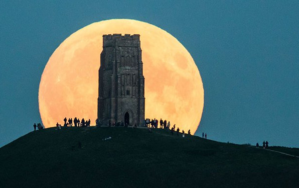 Picture 11 of The beautiful 'super moon' around the world