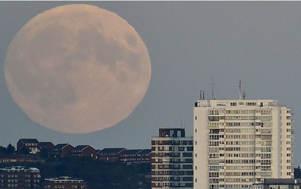 Picture 12 of The beautiful 'super moon' around the world