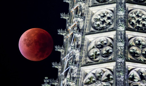 Picture 17 of The beautiful 'super moon' around the world