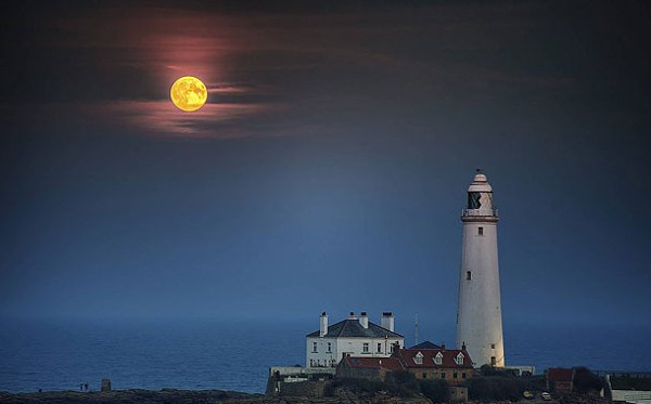Picture 8 of The beautiful 'super moon' around the world