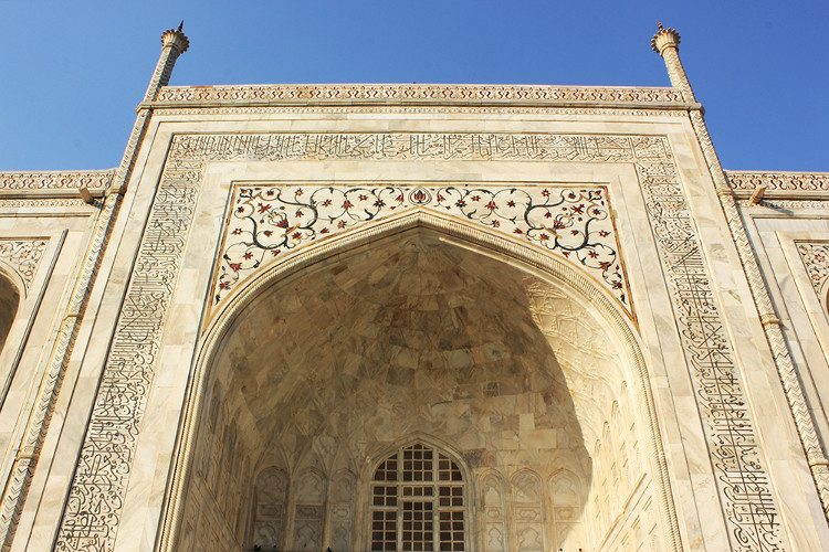 Picture 6 of The beauty of the Taj Mahal before the marble pillar collapsed