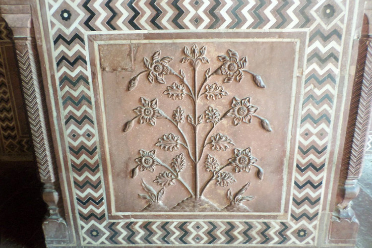 Picture 7 of The beauty of the Taj Mahal before the marble pillar collapsed