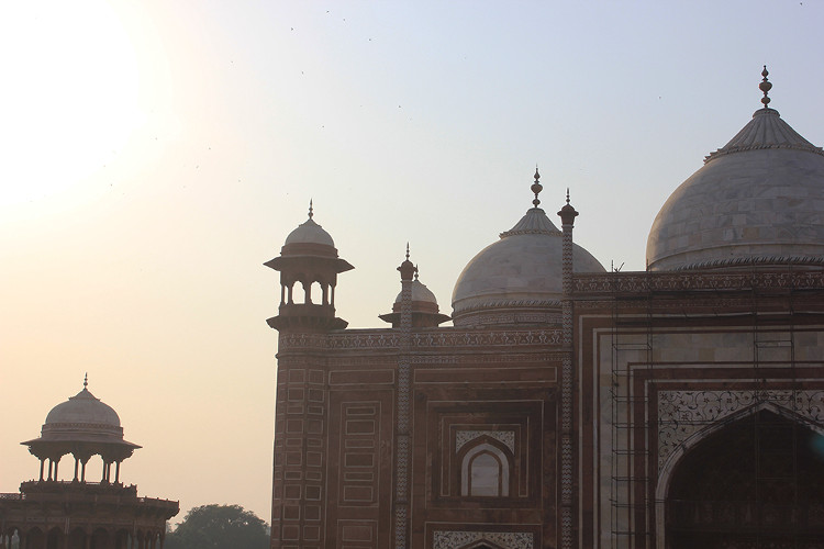 Picture 9 of The beauty of the Taj Mahal before the marble pillar collapsed