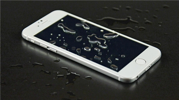 Picture 2 of The biggest mistake you can make when trying to save a phone, a headset ... gets water