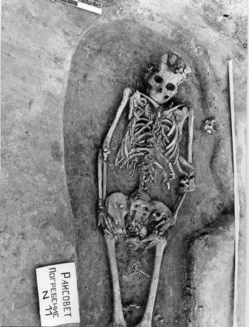 The body of the mother and her two children over 7,000 years old